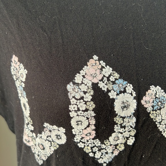 5/$25 Edista Los Angeles “Love” T-shirt with front/side tie - Picture 7 of 10